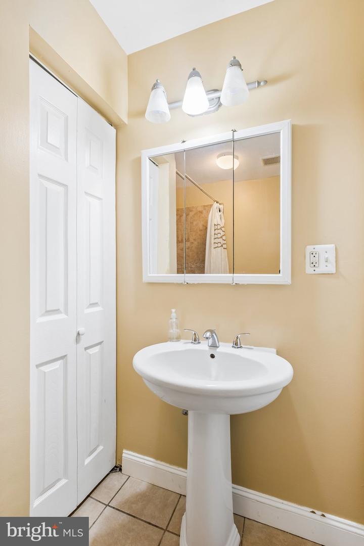 1914 Manton St Property Photo 22