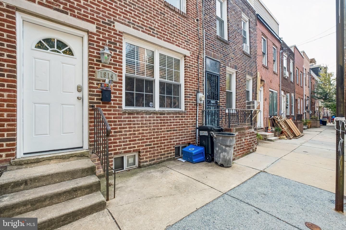 1914 Manton St Property Photo 32
