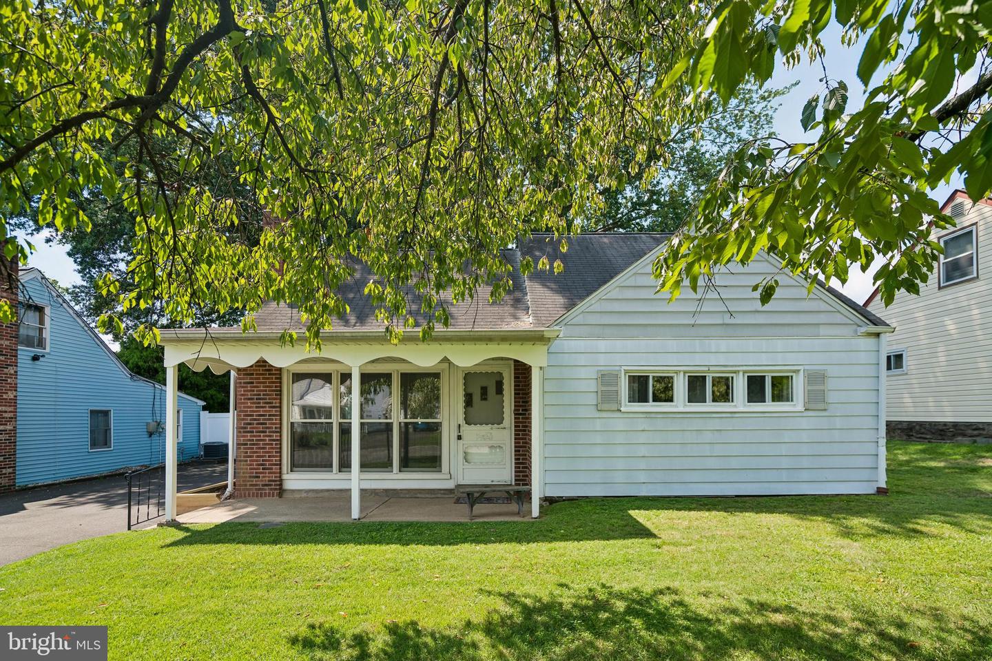 524 SELMA ST