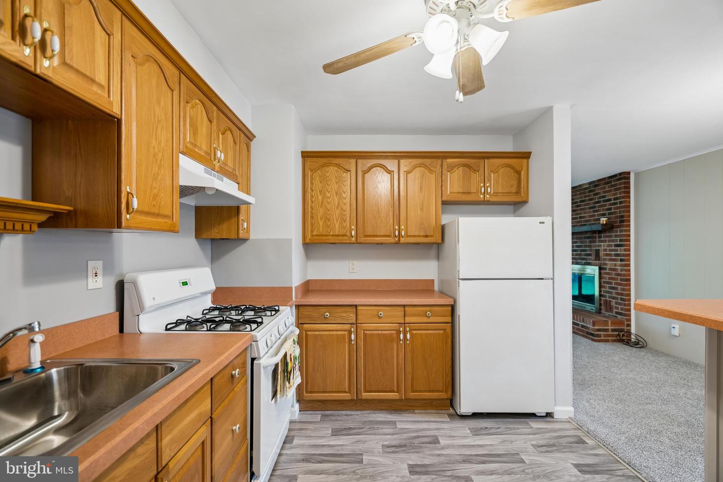 524 Selma St Property Photo 10