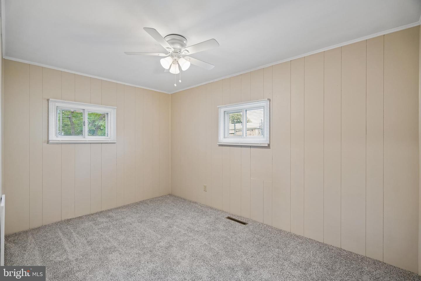 524 Selma St Property Photo 16