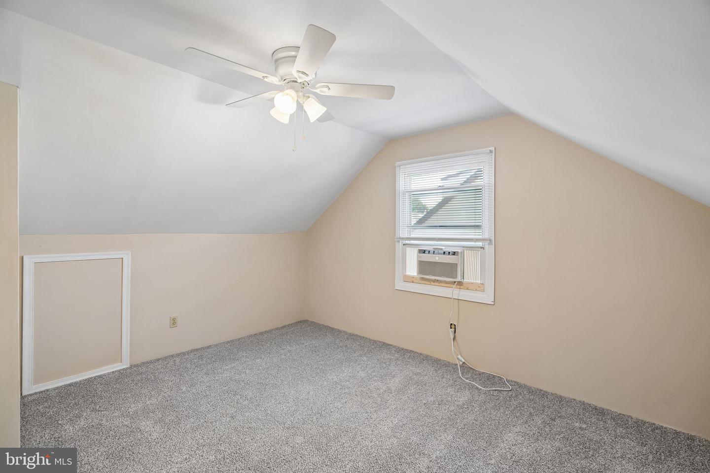 524 Selma St Property Photo 21