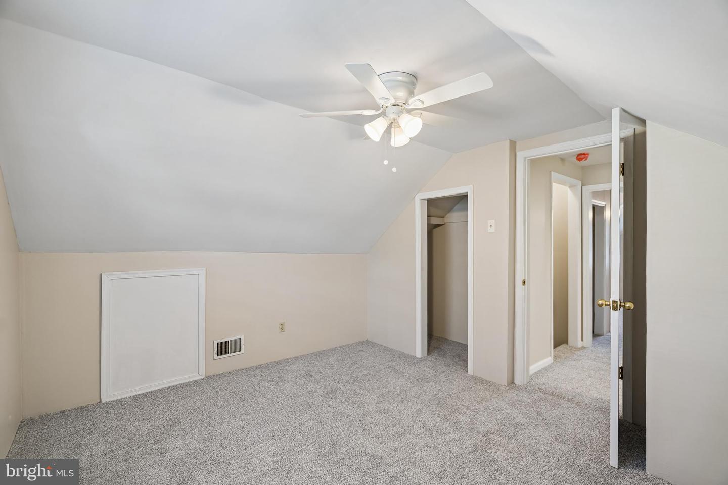 524 Selma St Property Photo 22
