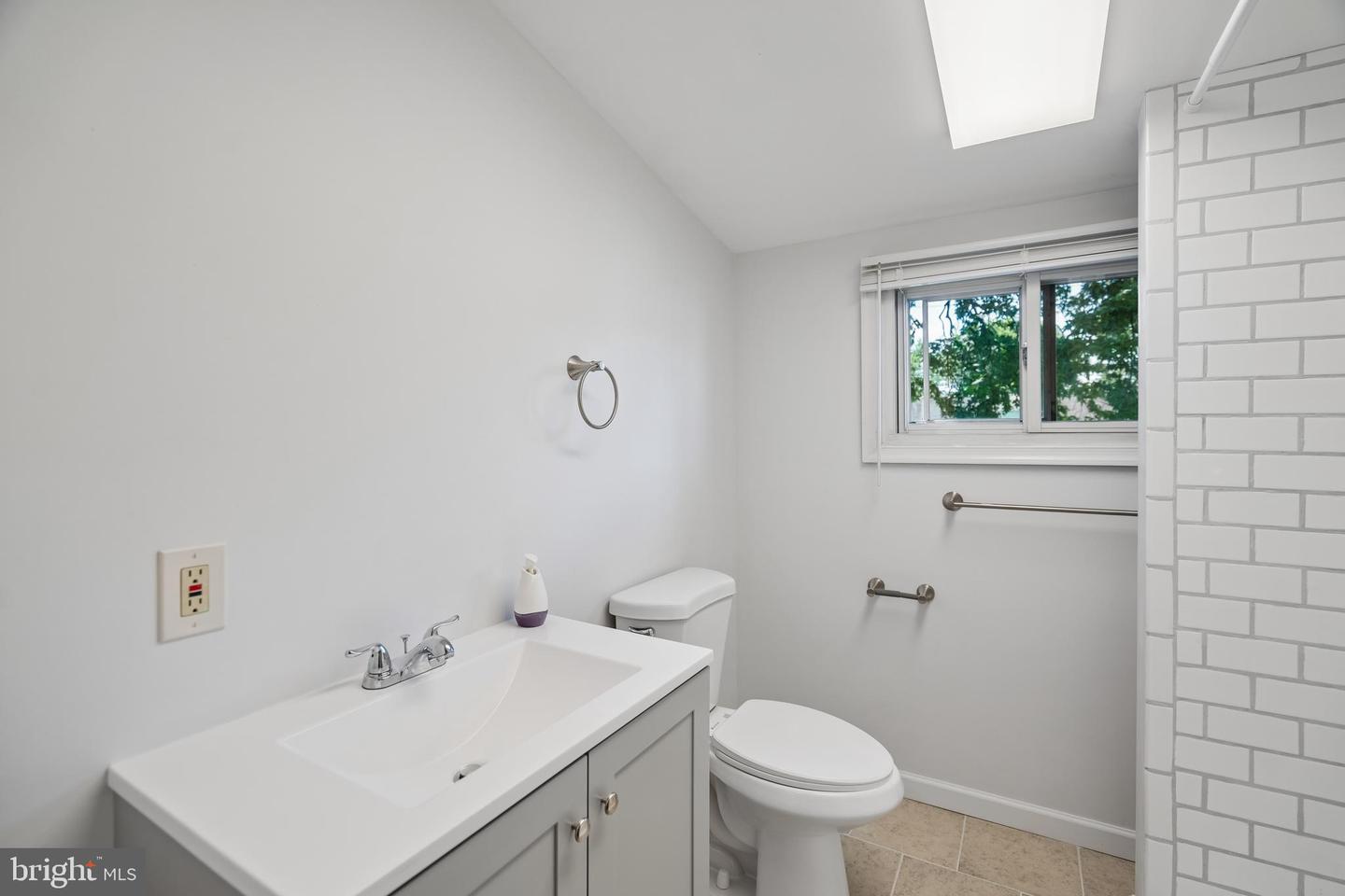 524 Selma St Property Photo 23