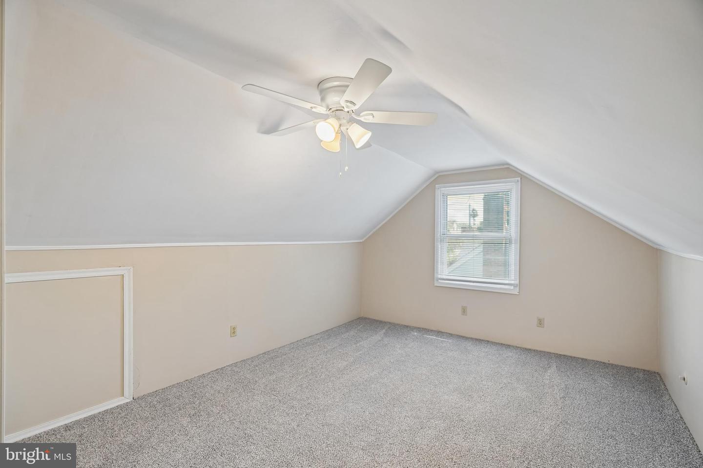 524 Selma St Property Photo 25