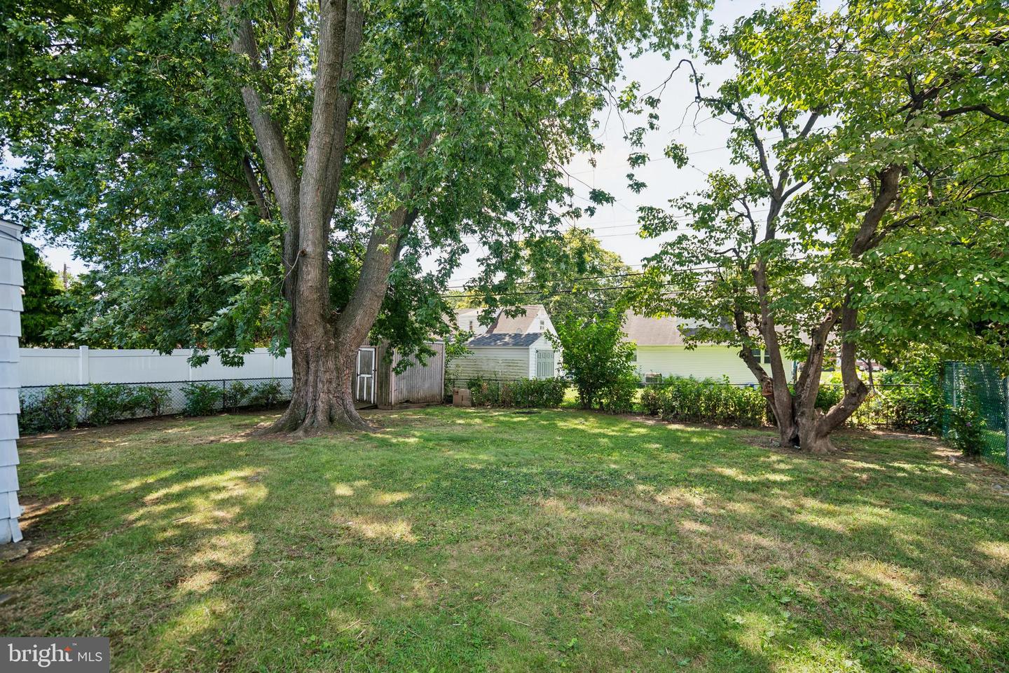 524 Selma St Property Photo 27
