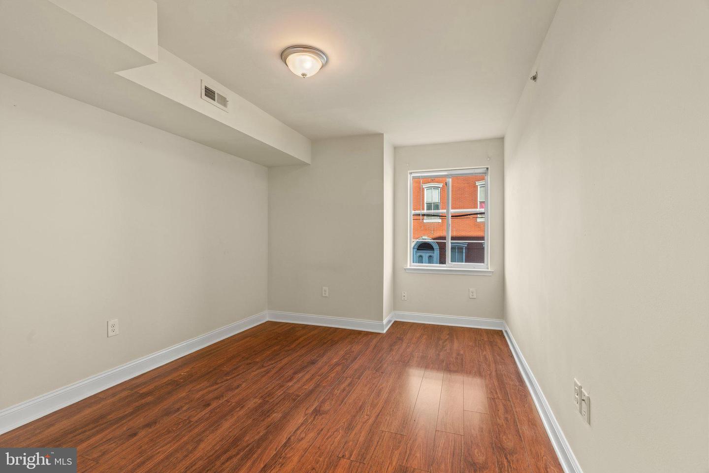 1724 W Master St #d1 Individual Room Property Photo 8
