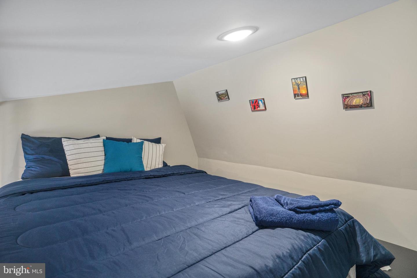 2049 E Hagert St #upper Property Photo 27