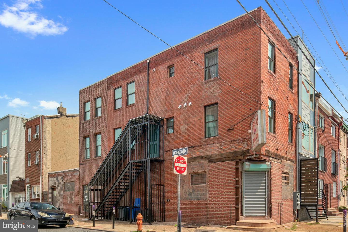 2049 E Hagert St #upper Property Photo 31