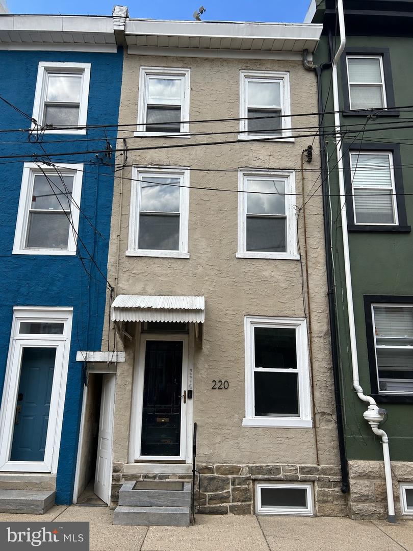220 Baldwin St Property Photo 1