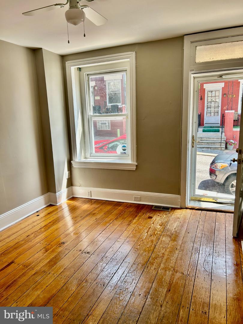 220 Baldwin St Property Photo 4