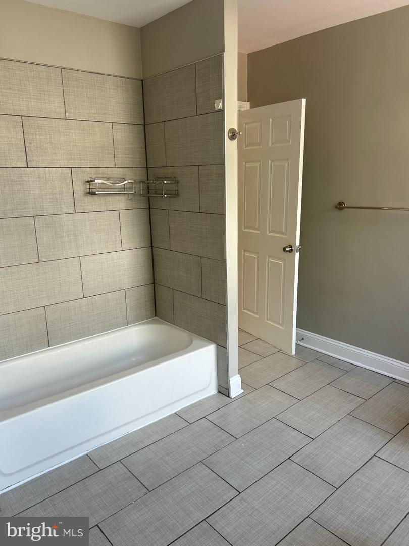 220 Baldwin St Property Photo 8