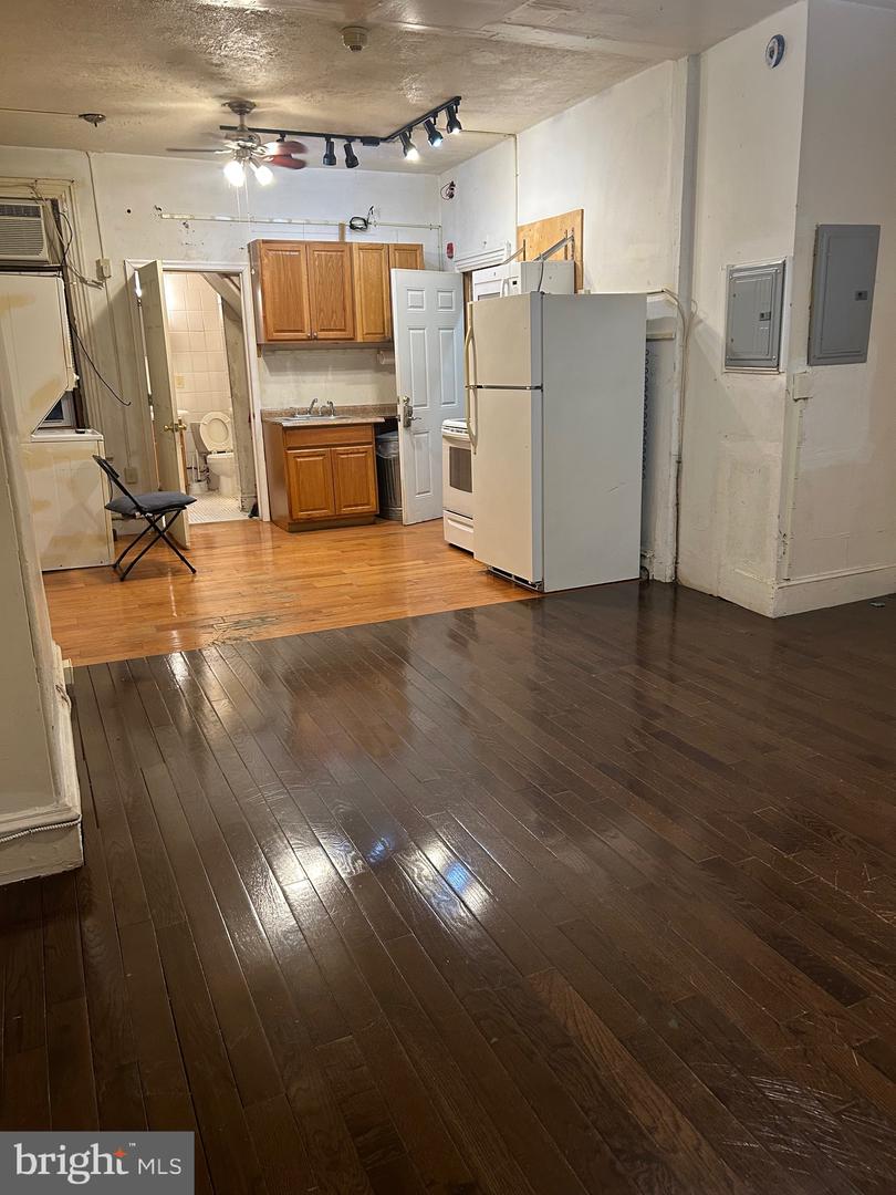2963 Frankford Ave Property Photo 3