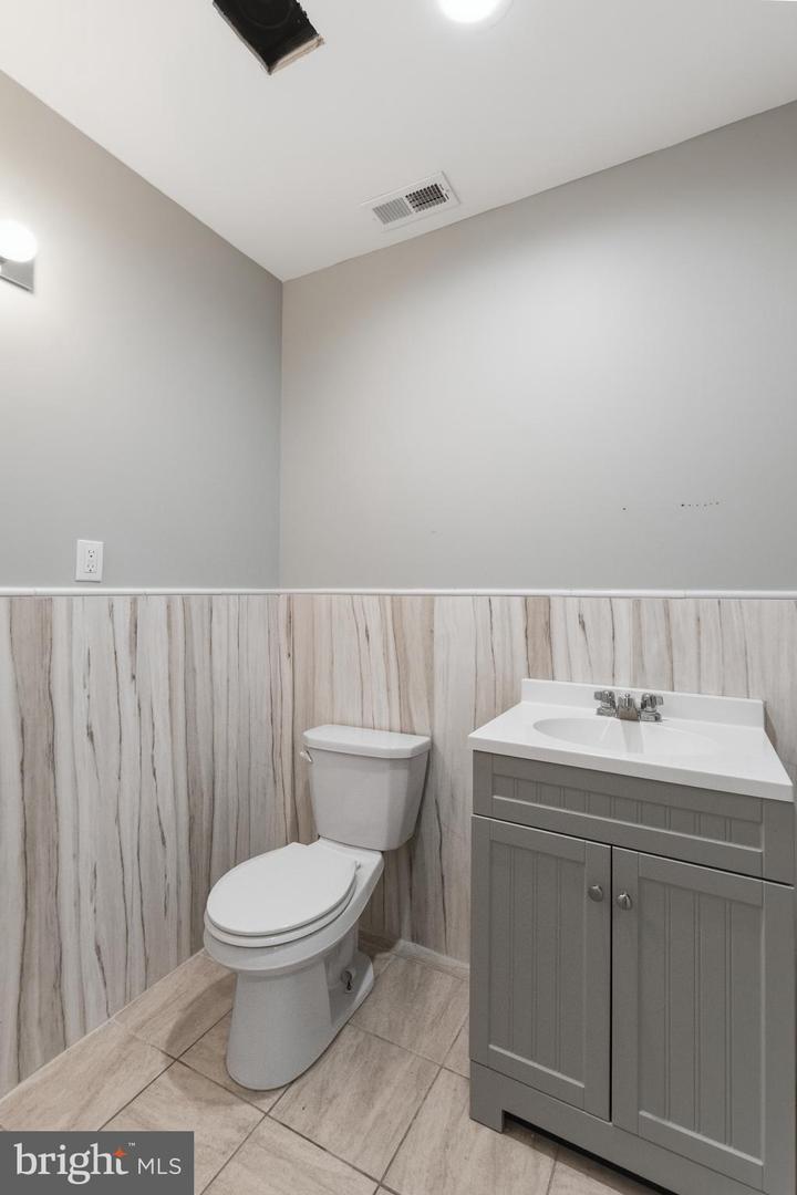 3261 N 13th St Property Photo 11