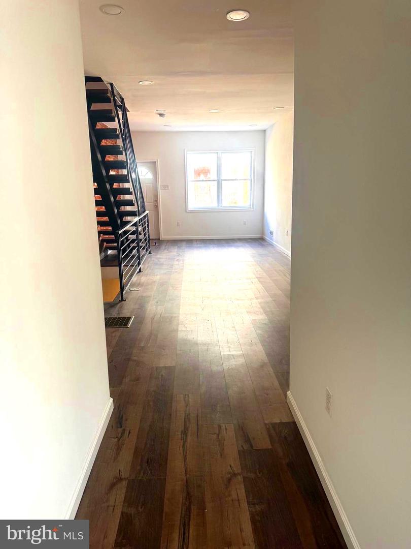 1609 S Etting St Property Photo 3