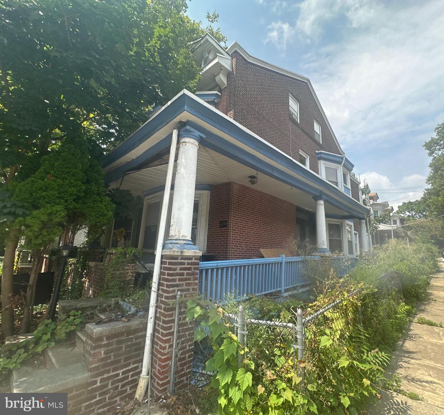 4726 Oakland St Property Photo 2