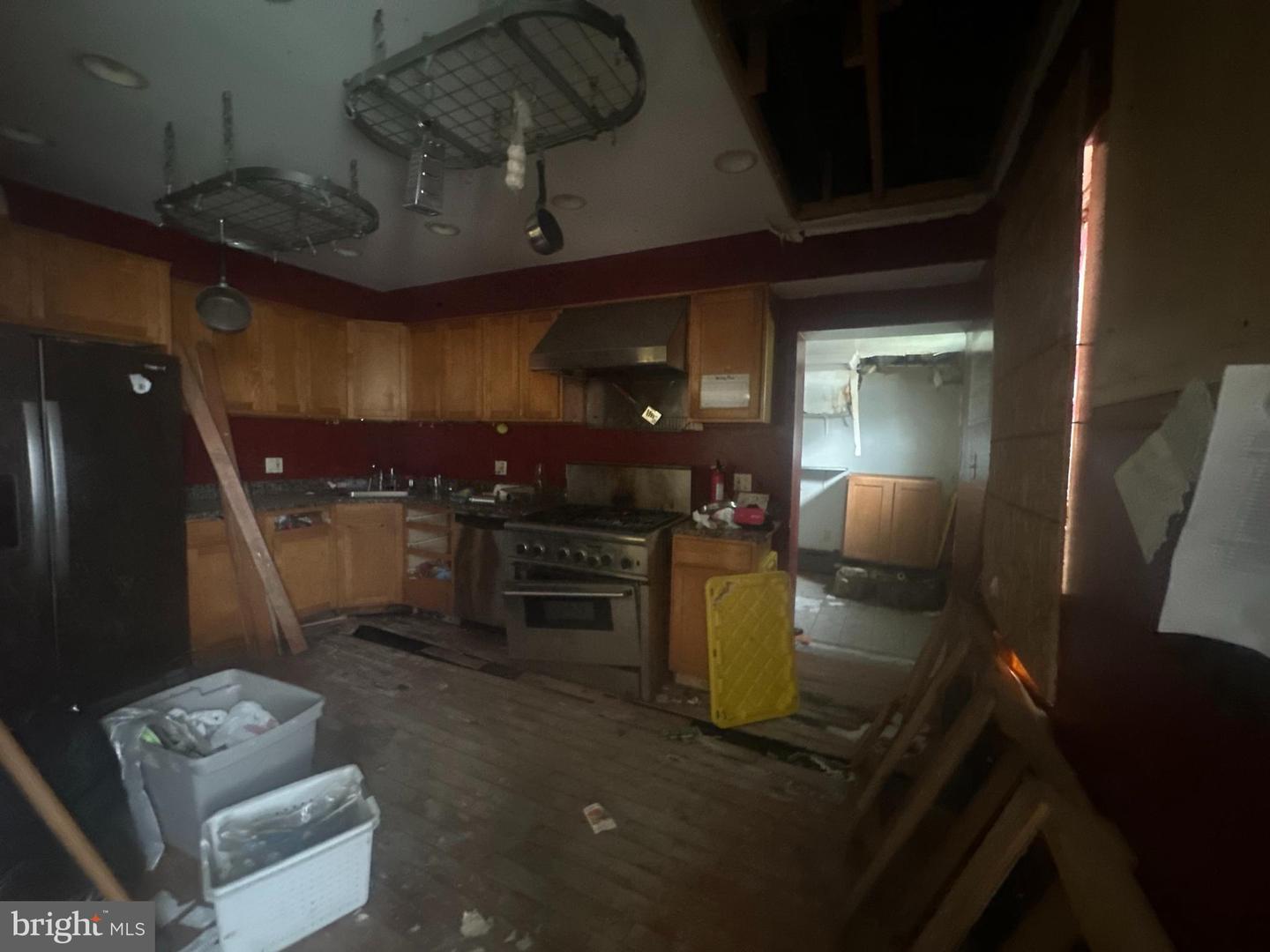 4726 Oakland St Property Photo 5