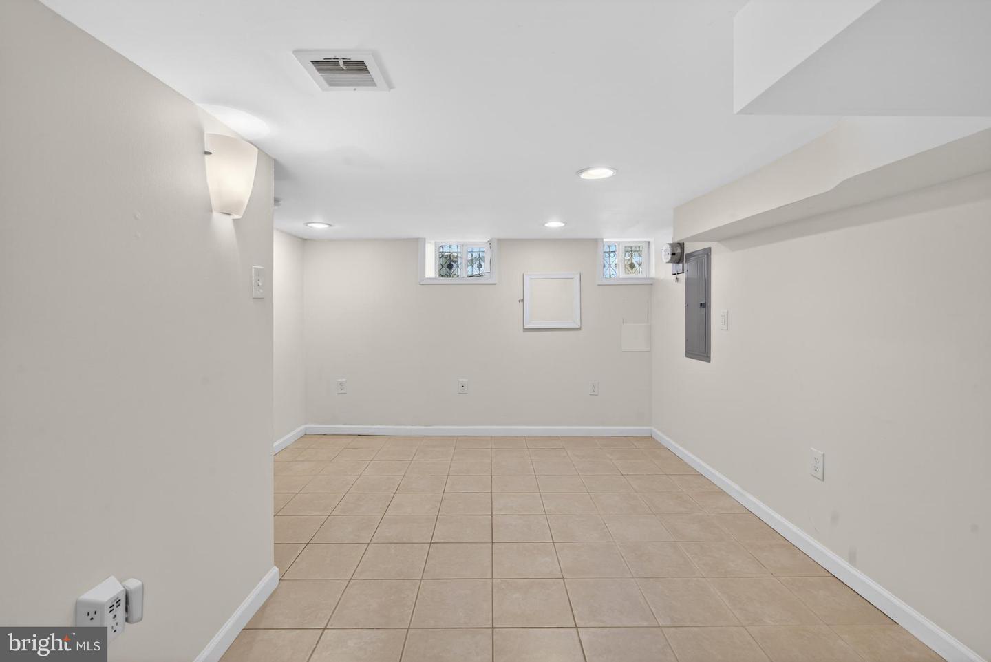 2355 E Harold St Property Photo 24