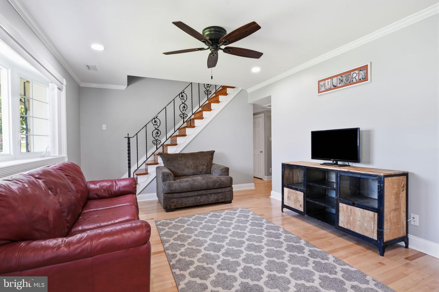 8017 Lenola St Property Photo 6