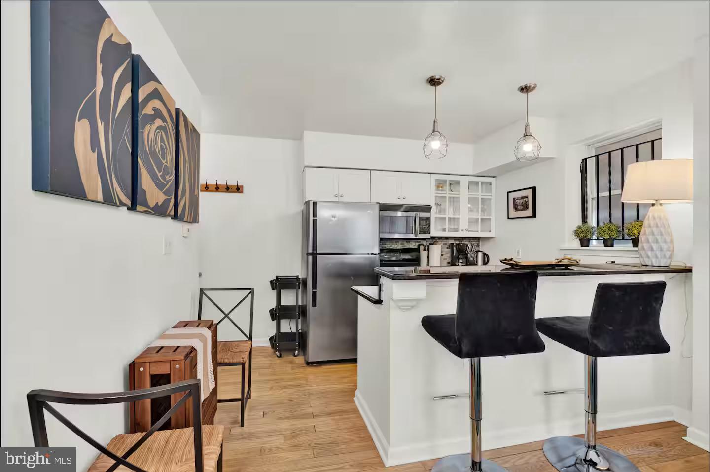 1802 Carpenter St Property Photo 2