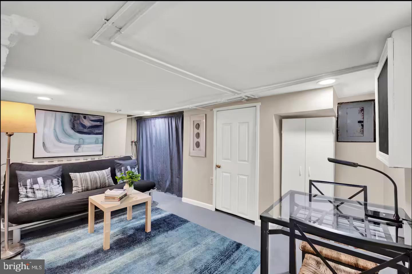 1802 Carpenter St Property Photo 8