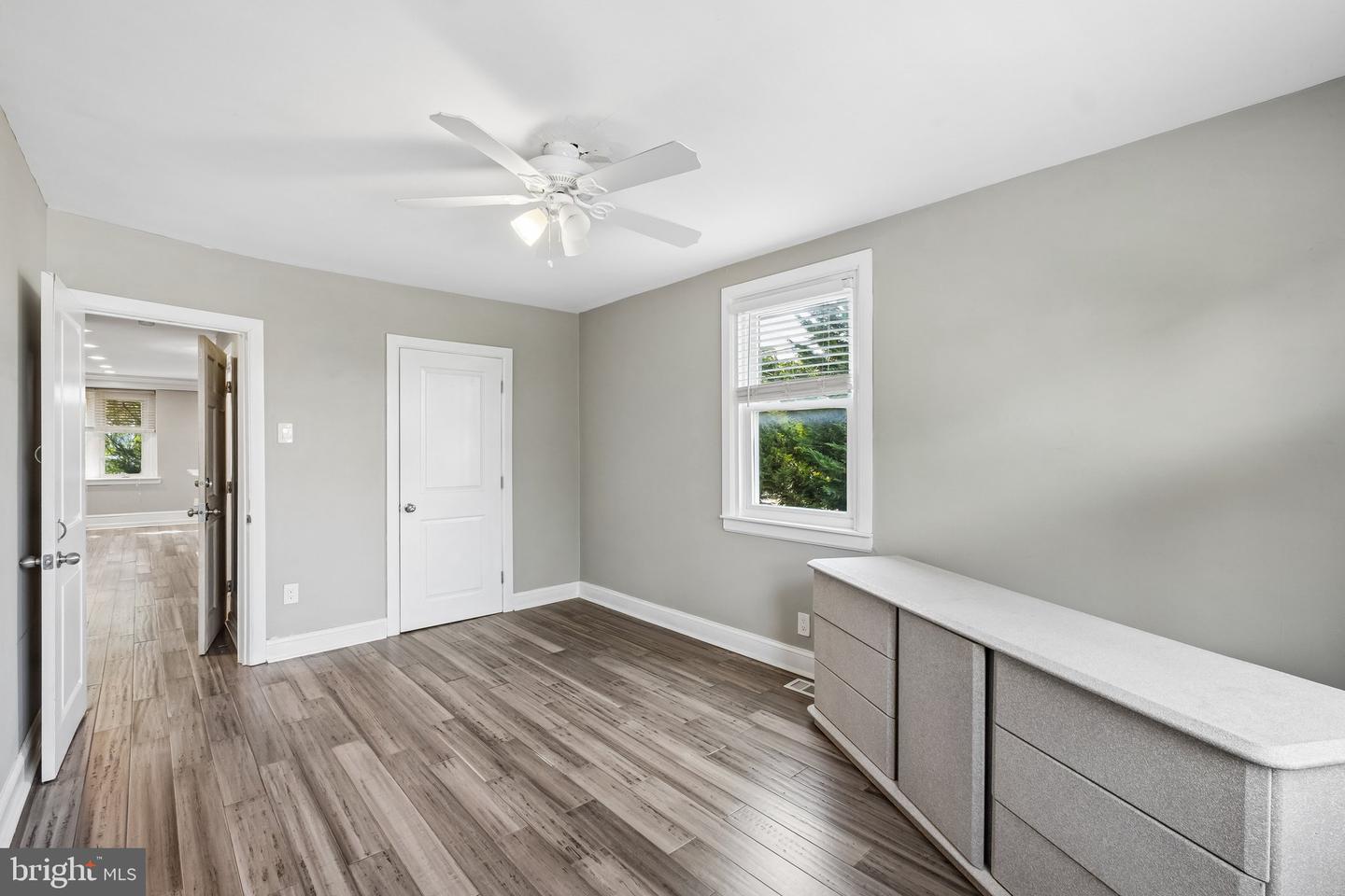 1034 E Slocum St Property Photo 13