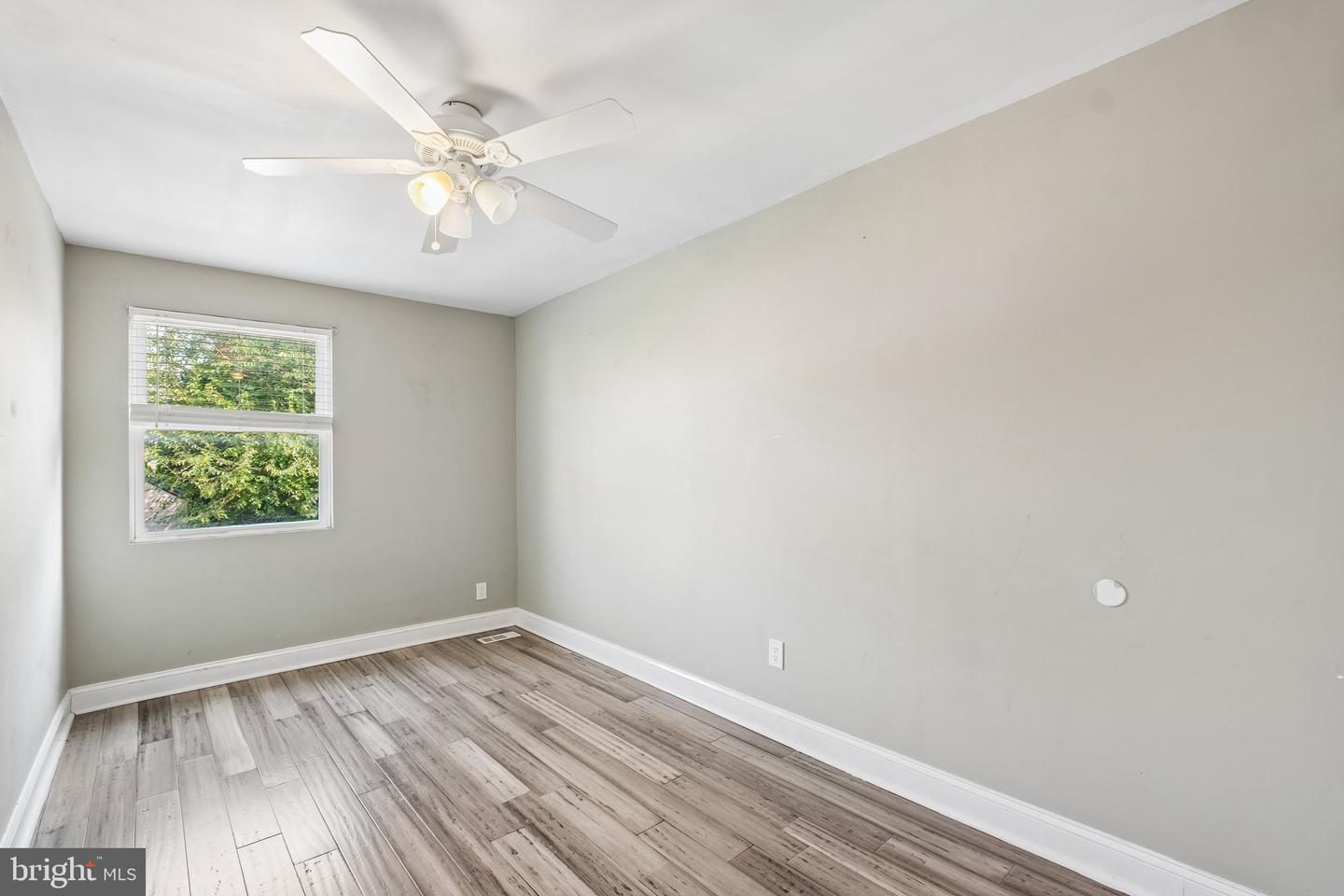 1034 E Slocum St Property Photo 14