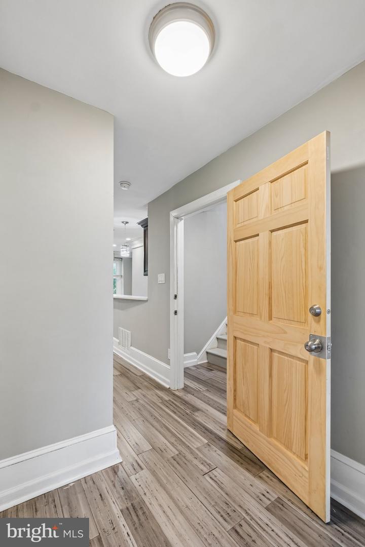 1034 E Slocum St Property Photo 17