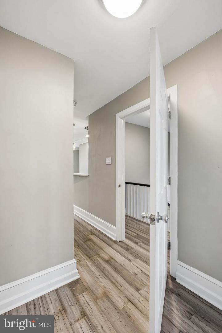 1034 E Slocum St Property Photo 19