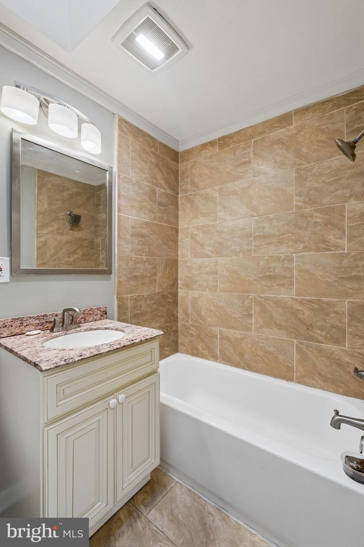 1034 E Slocum St Property Photo 35