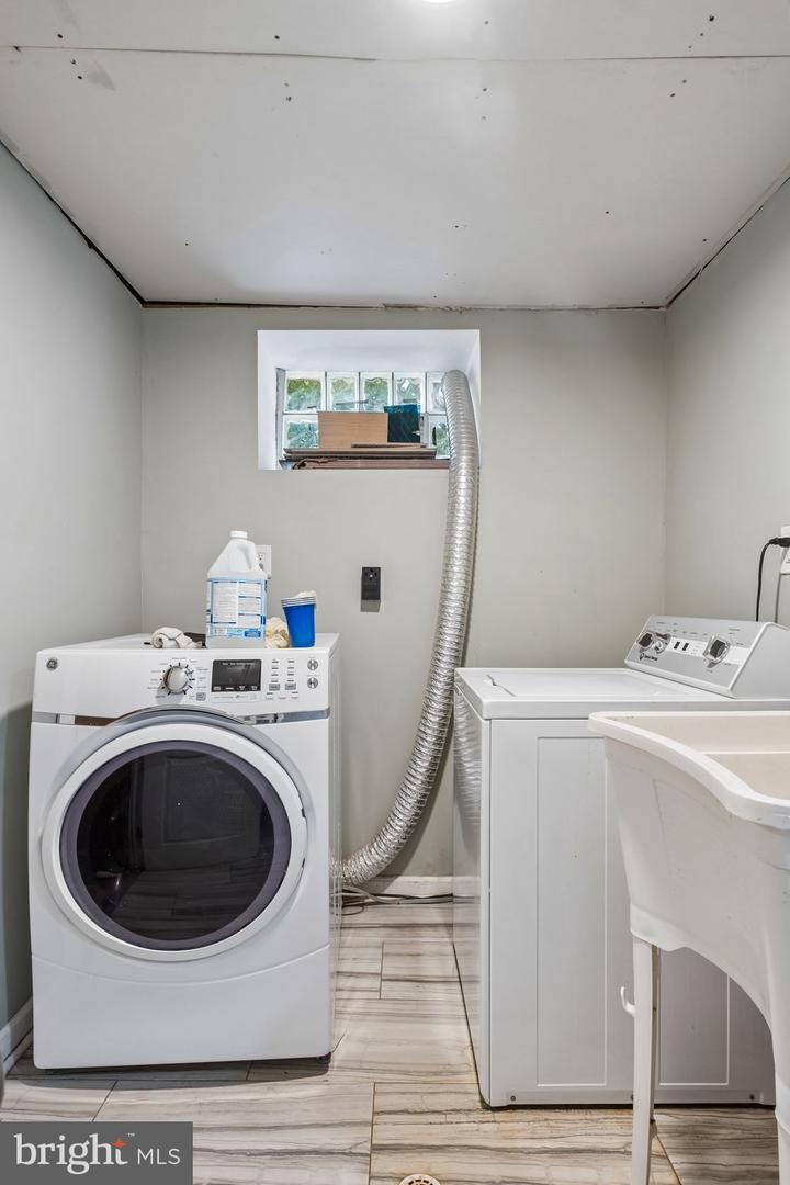1034 E Slocum St Property Photo 44
