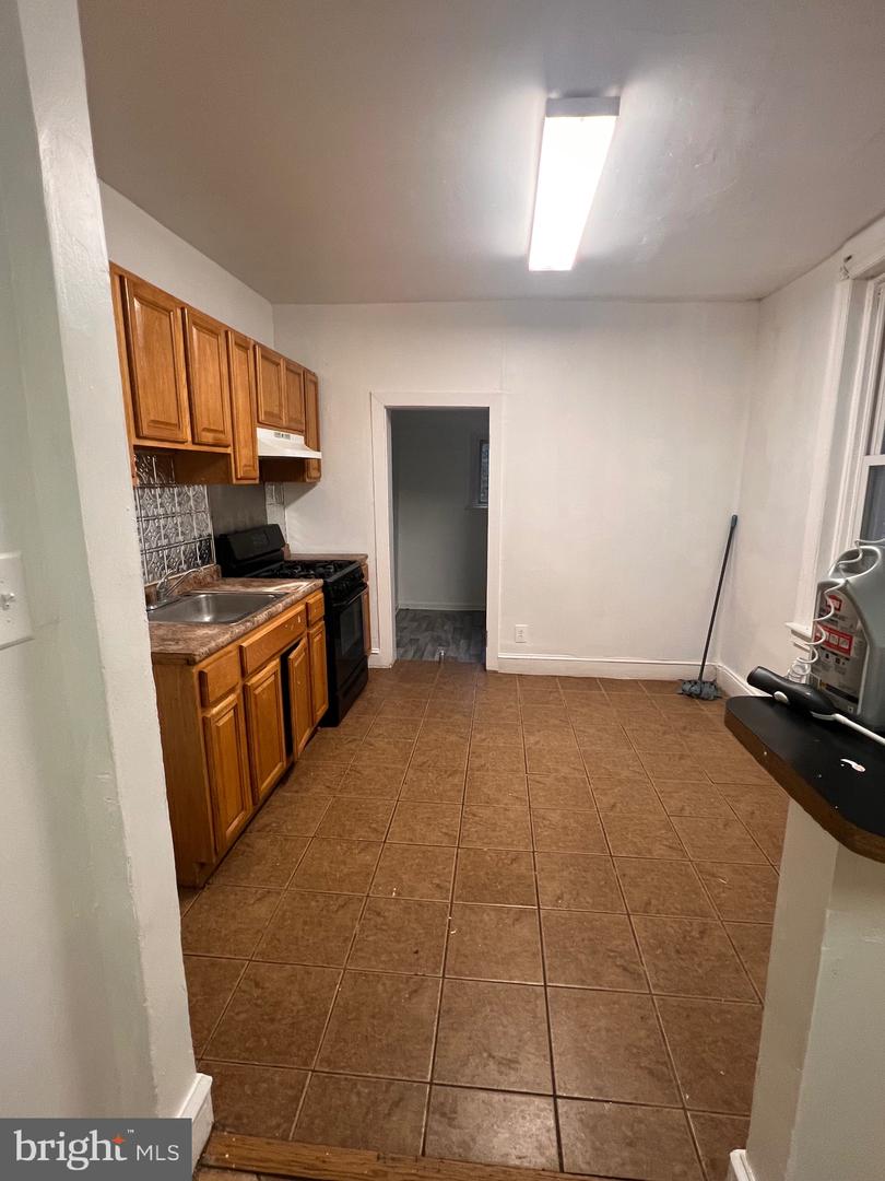 4148 N Franklin St Property Photo 6