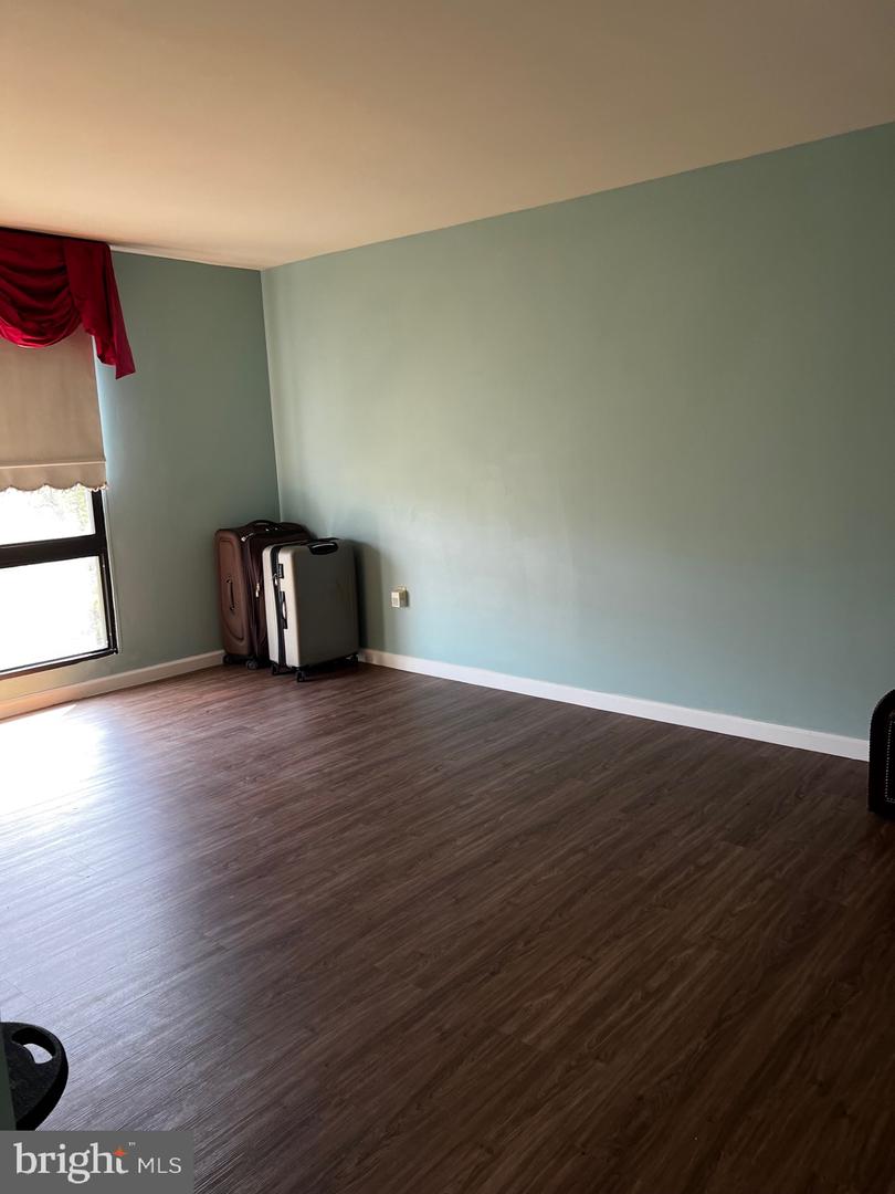 7600 E Roosevelt Blvd #308 Property Photo 10