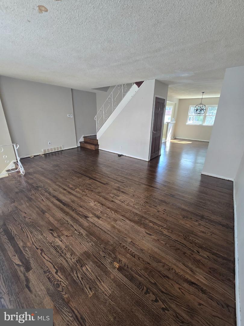 12729 Elnora Rd Property Photo 5