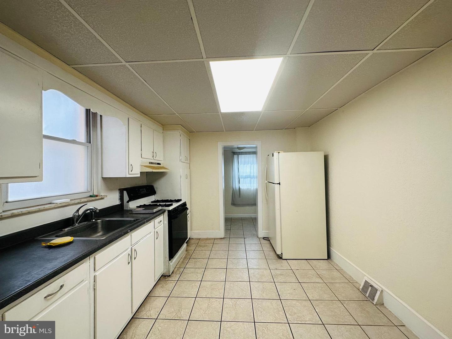 2438 S Philip St Property Photo 5