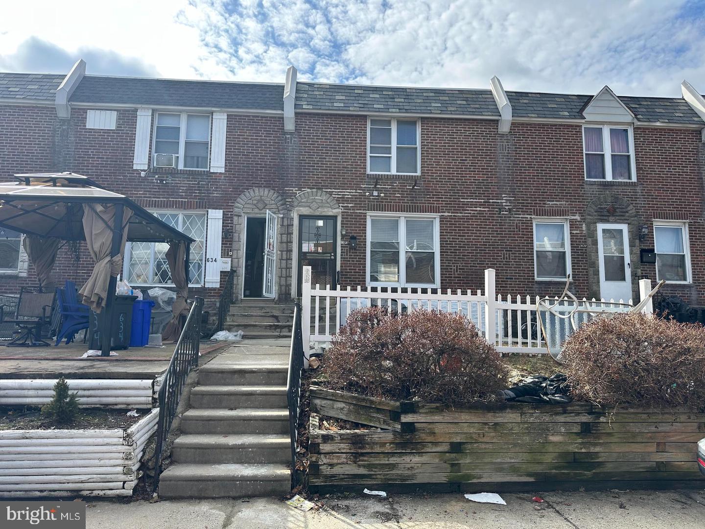 632 E Carver St Property Photo 1