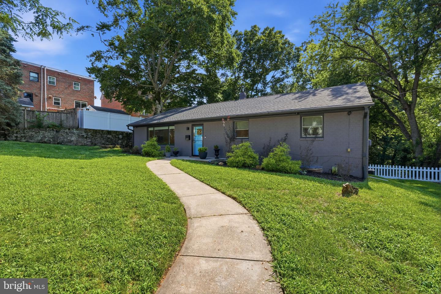 6910 Cliff Rd Property Photo 1