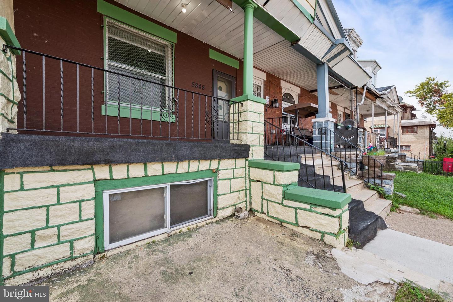 5848 Warrington Ave Property Photo 3
