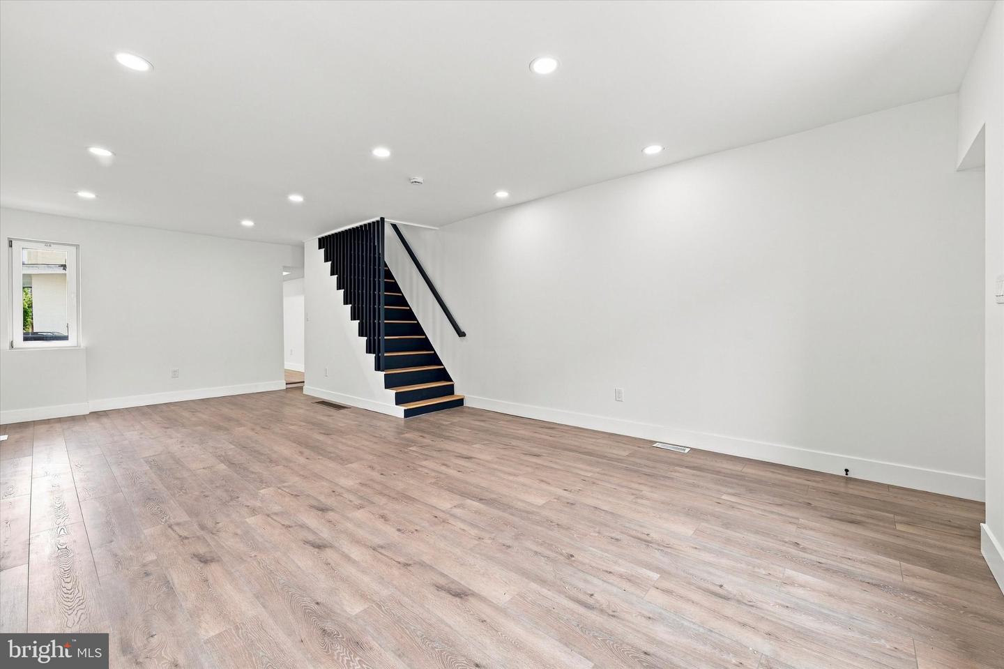 2021 E Sergeant St Property Photo 3
