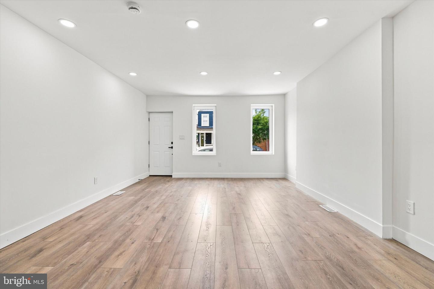 2021 E Sergeant St Property Photo 4
