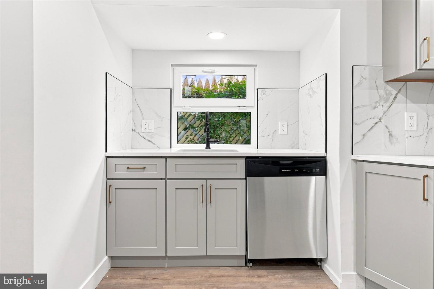 2021 E Sergeant St Property Photo 7
