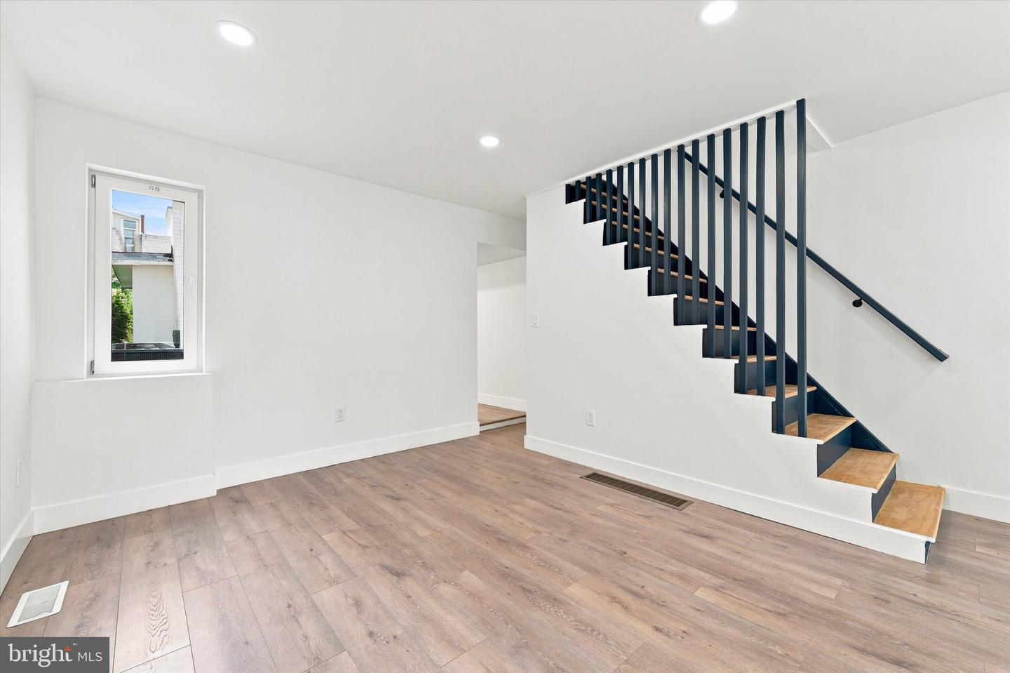 2021 E Sergeant St Property Photo 8