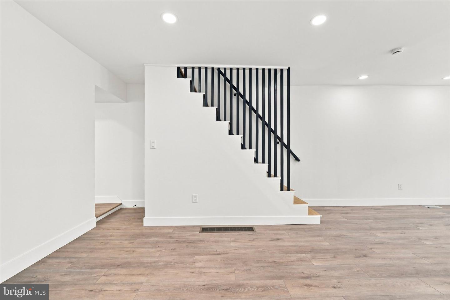 2021 E Sergeant St Property Photo 9