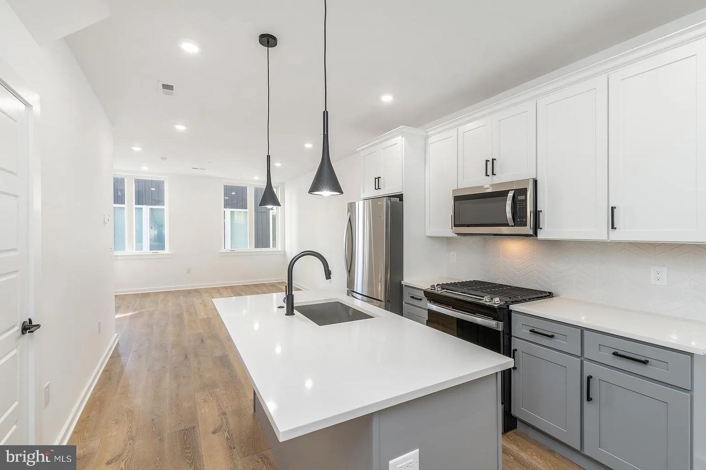 1325 BUTTONWOOD ST #2 Property Photo 1