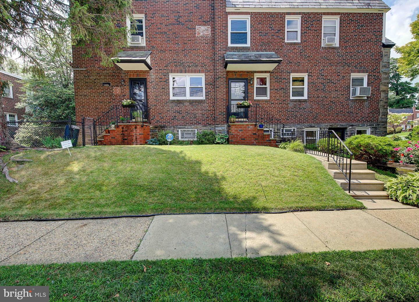 834 E Vernon Rd Property Photo 1