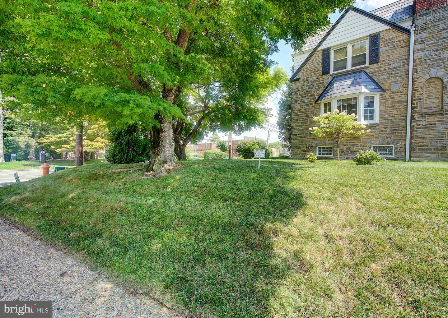 834 E Vernon Rd Property Photo 1