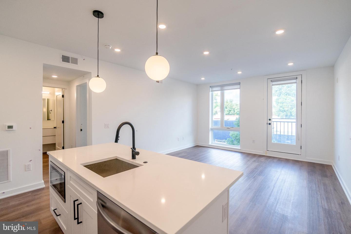 5904 GERMANTOWN AVE #402 Property Photo 1