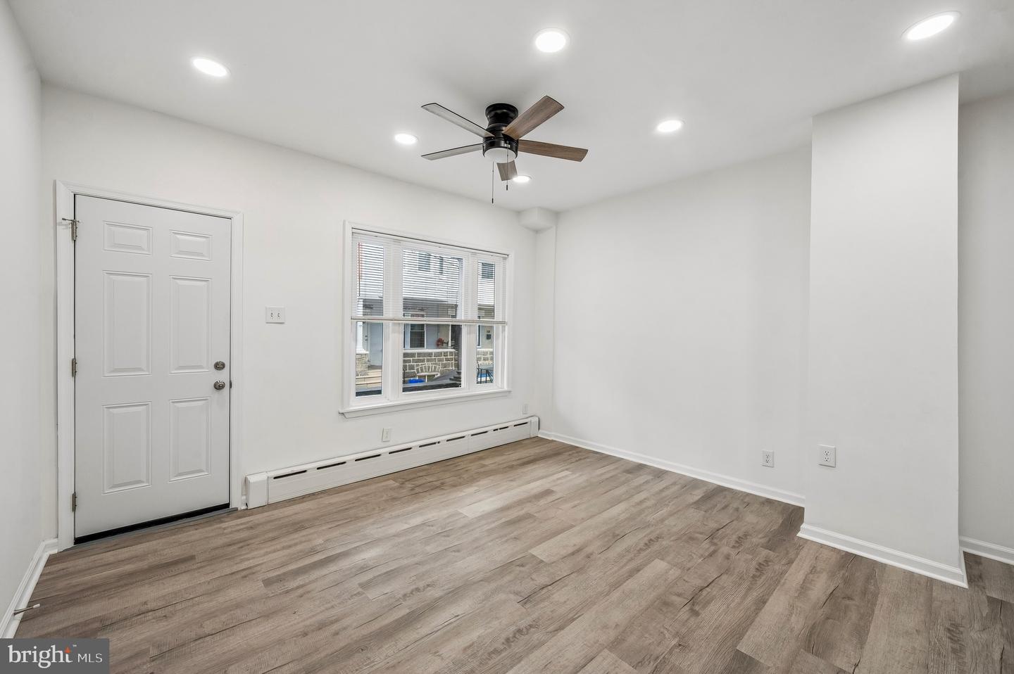 1523 S Etting St Property Photo 3