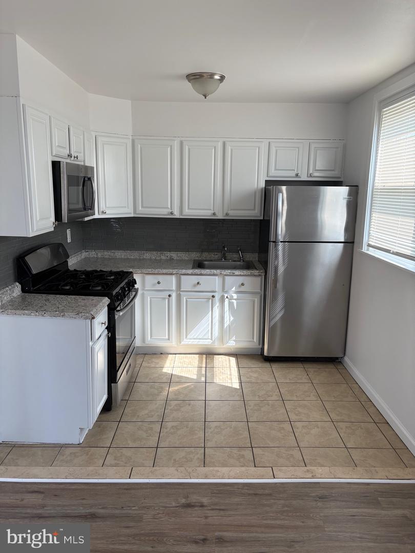 1031 Fanshawe St #2 Property Photo 1