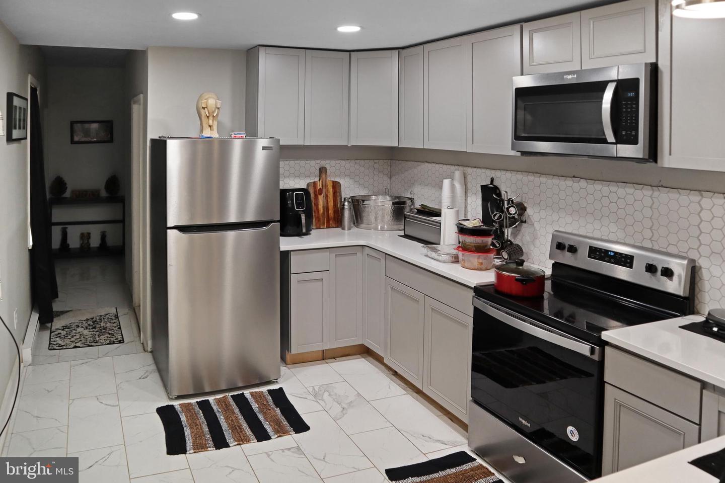 6062 Callowhill St Property Photo 3